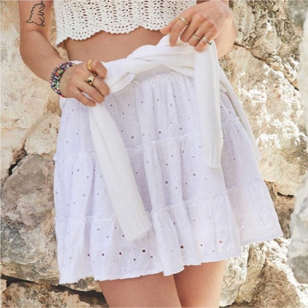 American Eagle White Eyelet Smocked Mini Skirt Size XS - Picture 6 of 7